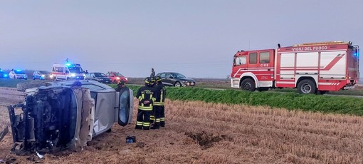 Fuori strada con l'auto, ricoverato al Sant'Andrea