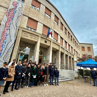 &quot;Questo non è amore&quot;: al liceo Scientifico la campagna della Polizia di Stato