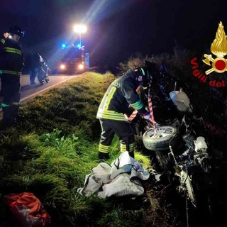 Incidente a Lignana, auto si ribalta nel fosso