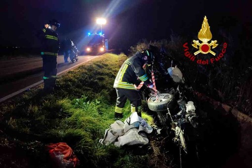 Incidente a Lignana, auto si ribalta nel fosso