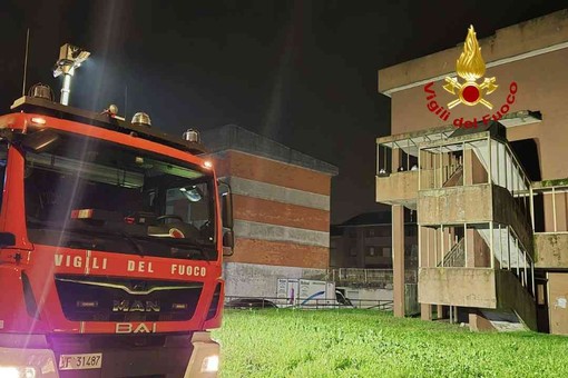 Via Egitto, un ferito per il crollo di calcinacci da una palazzina Atc