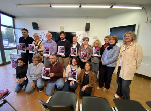 &quot;Oltre la rete&quot;: foto ricordo al termine della conferenza stampa di presentazione