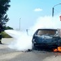 Auto in fiamme in via Trino