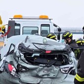 Schianto in autostrada: una donna elitrasportata in ospedale