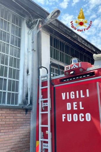 Caresanablot, incendio alla linea elettrica