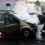 Auto in fiamme: soccorsi in azione a Varallo