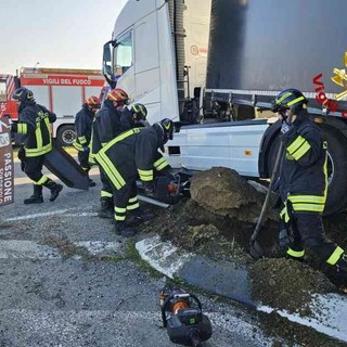 Santhià, incidente tra due autoarticolati