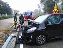 Perde il controllo del mezzo e il guard rail &quot;infilza&quot; il furgoncino