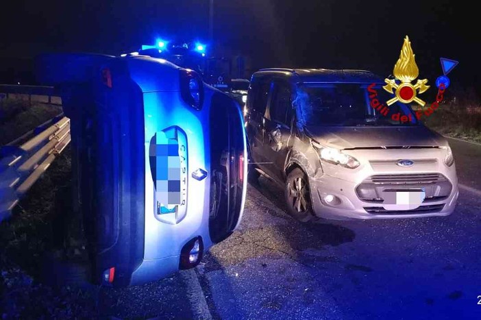 Incidente tra tre auto: sei persone al Pronto soccorso