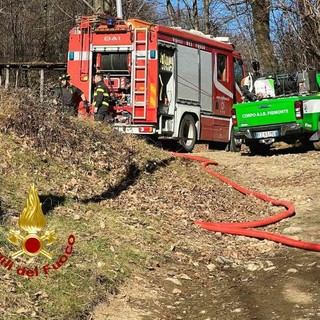 Incendio nei boschi sopra Quarona, giornata di lavoro per Vigili del Fuoco e Aib