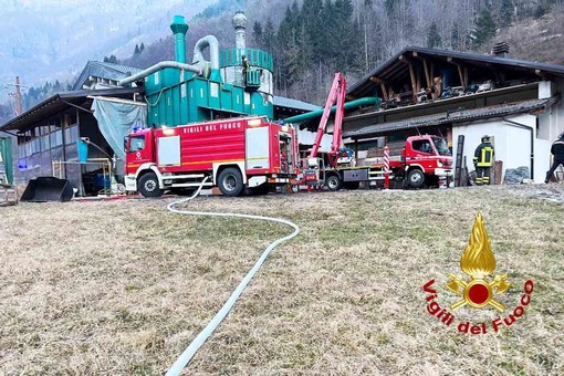 A fuoco un silos per la raccolta degli scarti di legname