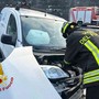 Incidente in autostrada: auto distrutta, conducente ferito