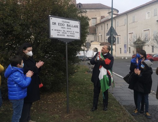 L'omaggio di Vercelli a Ezio Ballarè, il &quot;dottore in lambretta&quot;