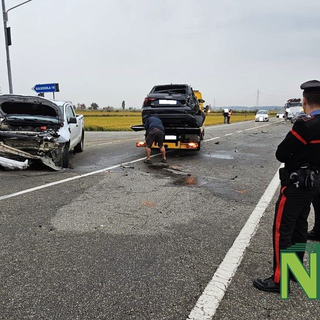 Scontro tra 3 mezzi tra Villanova e Carisio, grave una persona