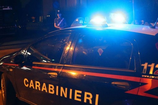 Palestro: prende a calci il pitbull al guinzaglio e aggredisce i carabinieri, arrestato un 26enne