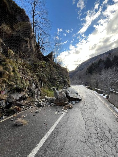 Caduta massi sulla provinciale 10