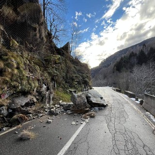 Caduta massi sulla provinciale 10