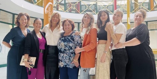 Da sin. Christina Varlotta funzionaria Ascom, Debora Marotta (Il Panfocaccia), Donatella Bertolone, Raffaella Amato (Ristorante Pizzeria Capri), Federica Zampieri