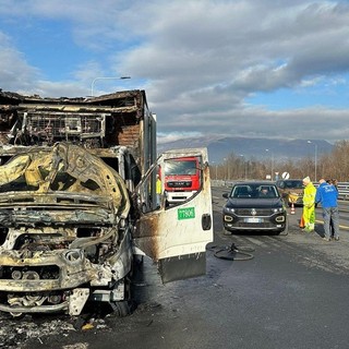 Mezzo a fuoco sulla bretella Ivrea Santhià