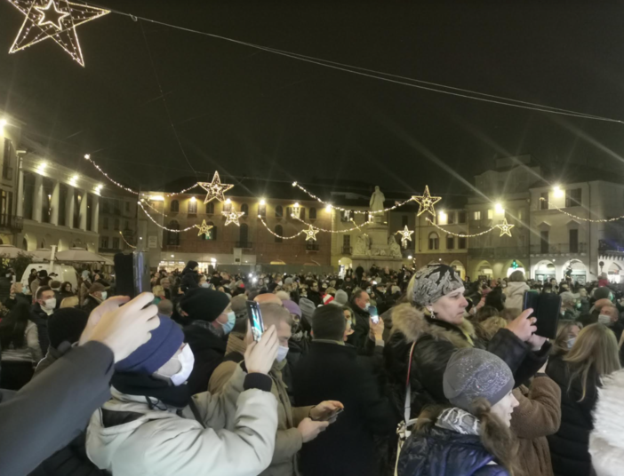 Luci di Natale e pista di pattinaggio (in piazza Antico Ospedale)