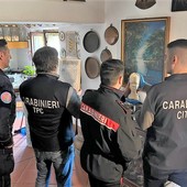 Masserano, 68enne incensurato arrestato per detenzione di armi da guerra e trofei di caccia FOTO