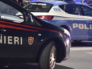 Cerca di entrare a forza in una casa Atc e aggredisce i poliziotti. Arrestato