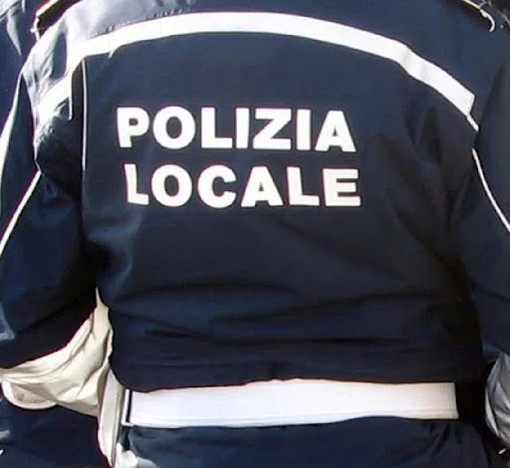 Borgosesia, bufera sulla Polizia locale: indagine in corso, si dimette il comandante