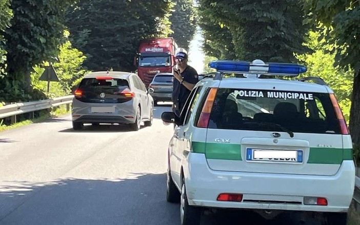 Ponte Sant'Anna, ennesimo incidente: «Da 40 anni aspettiamo l'ampliamento»