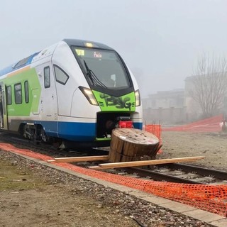 Bobina sui binari della Vercelli-Pavia, treni bloccati per alcune ore