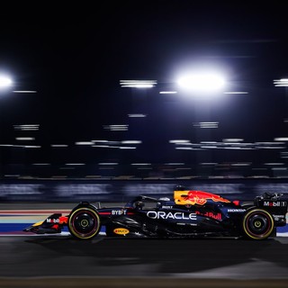 Verstappen pole in Qatar, Ferrari dietro le McLaren