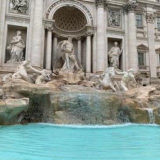 Fontana di Trevi, torna l'acqua. Gualtieri: &quot;400 persone alla volta&quot;