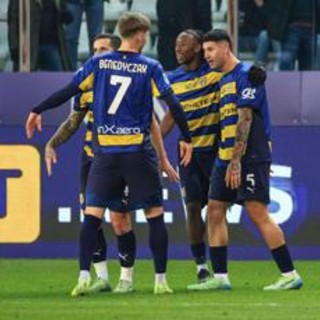 Parma-Monza 2-1: Valenti salva Pecchia in extremis